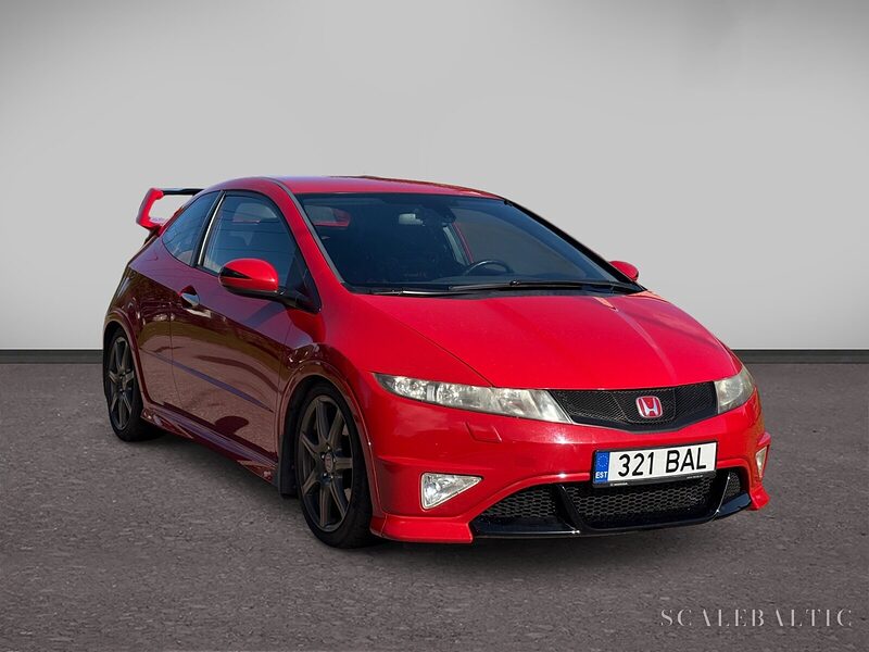 Honda Civic Type R, punane, vaade eest vasakult
